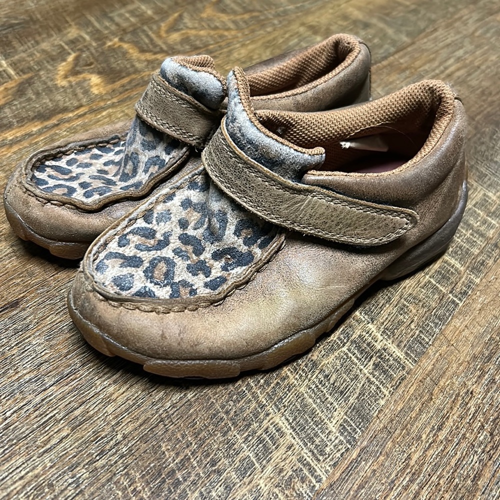 Girls Twisted x chukka driving moc